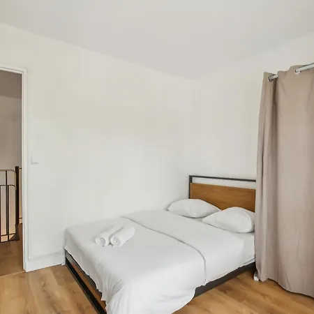 Duplex Downtown With Parking Cergy