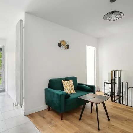Duplex Downtown With Parking Cergy